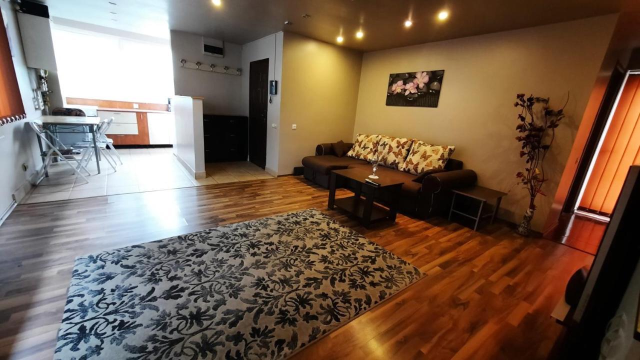 Apartament Laurentiu - Etaj.1 Bucarest Esterno foto
