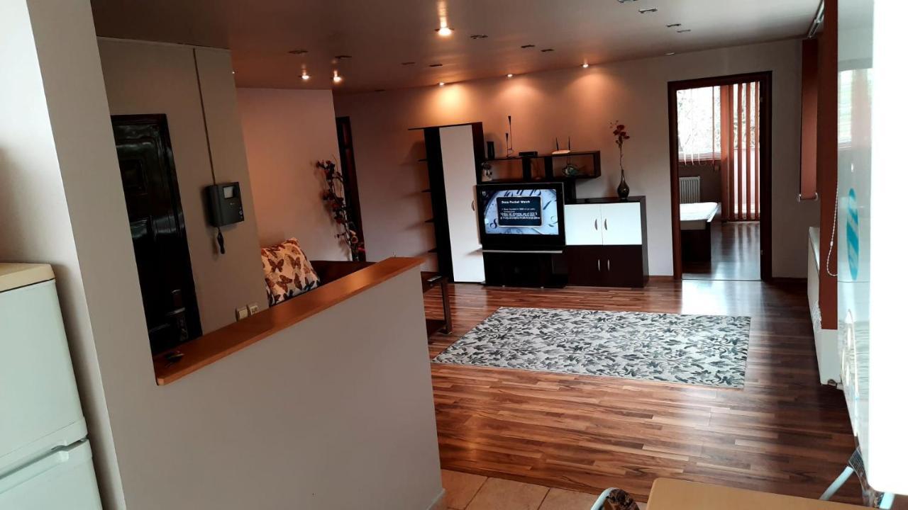 Apartament Laurentiu - Etaj.1 Bucarest Esterno foto
