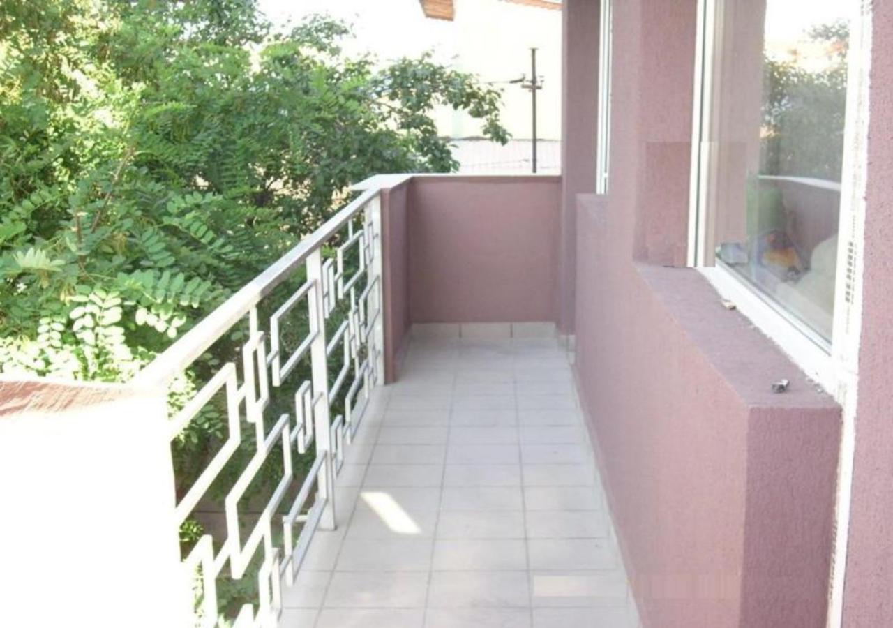 Apartament Laurentiu - Etaj.1 Bucarest Esterno foto